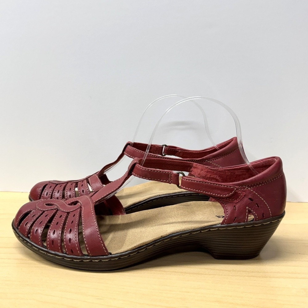 Clarks Bendables Size 10 Wide Sandals Brick Red Leather Closed Toe T-Strap Wedge